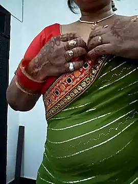 Snapshot of Neha-Bhabhi-Rasily chatting on 10.13.25 Neha-Bhabhi-Rasily online show from 10.13.25