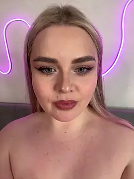 Snapshot of April_Vancee chatting on 03.14.25 April Vancee online show from 03.14.25