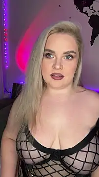 Snapshot of April_Vancee chatting on 09.25.25 April Vancee online show from 09.25.25