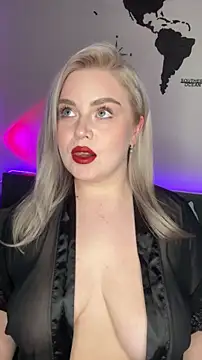 Snapshot of April_Vancee chatting on 10.08.25 April Vancee online show from 10.08.25