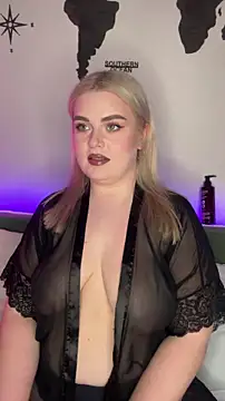 Snapshot of April_Vancee chatting on 10.18.25 April Vancee online show from 10.18.25