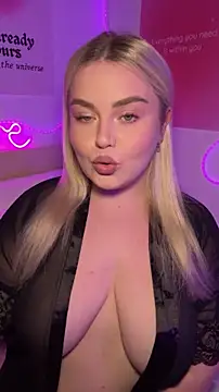 Snapshot of April_Vancee chatting on 06.09.26 April Vancee online show from 06.09.26