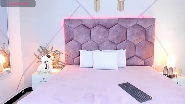 aurora collinss  online show from 02.03.26