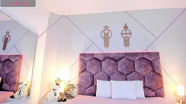 aurora collinss  online show from 02.14.26