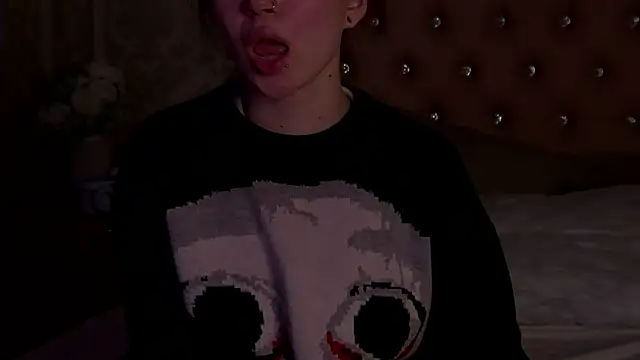 Snapshot of HeatherSweet_ chatting on 04.26.26 HeatherSweet online show from 04.26.26