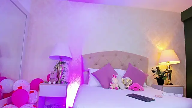 Mia Montess online show from 04.17.26