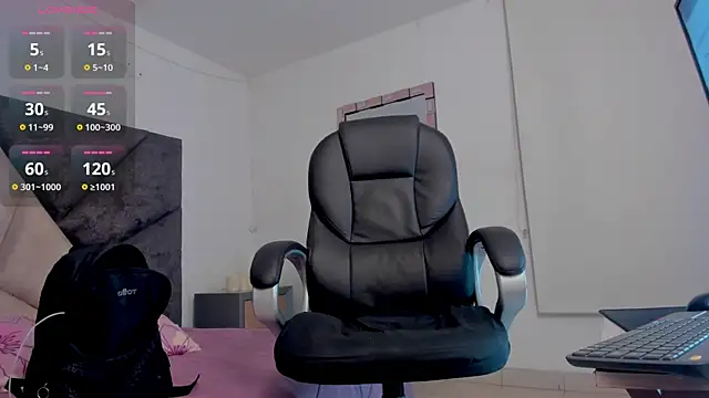 SaskiaGrendel online show from 04.18.26