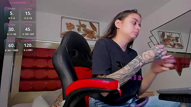 SaskiaGrendel online show from 04.22.26