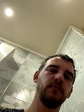 Snapshot of Maxpeins chatting on 12.15.25 Maxpeins online show from 12.15.25