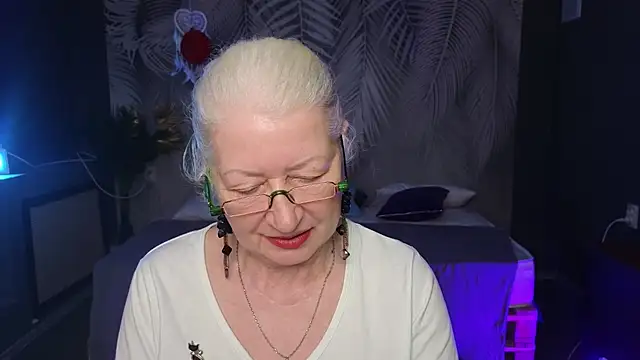 Maya Mayflower online show from 03.14.25