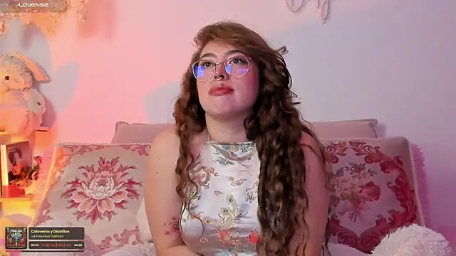 Snapshot of julieta_cooper20 chatting on 09.23.25 julieta cooper20 online show from 09.23.25
