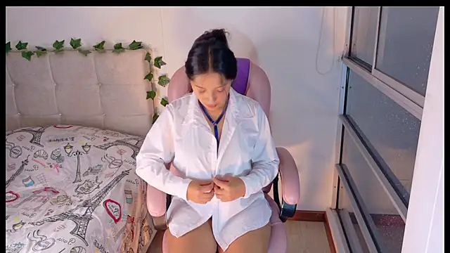 Snapshot of Be_Evil chatting on 11.23.25 Be Evil online show from 11.23.25