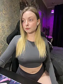 Snapshot of Lina_ly chatting on 04.24.26 Lina ly online show from 04.24.26