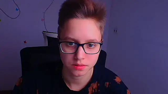 Bella Swannn online show from 03.06.25