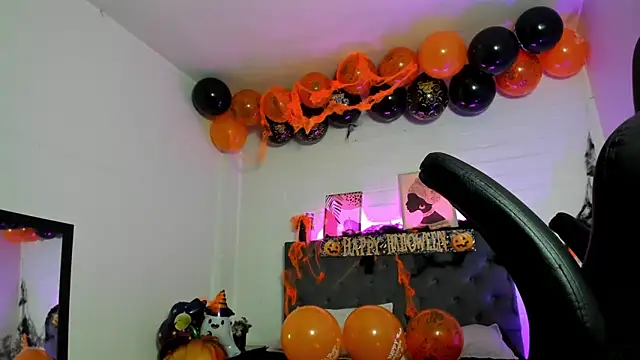 Ayliinn  online show from 10.26.25