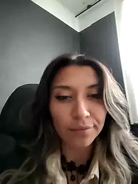 Isabella Varella online show from 03.10.25