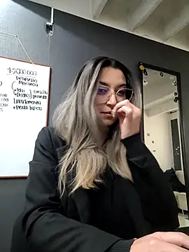 Isabella Varella online show from 03.13.25