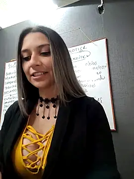 Isabella Varella online show from 03.18.25