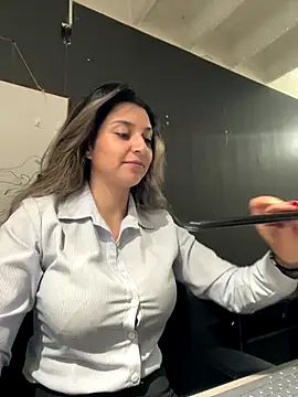 Isabella Varella online show from 12.01.25