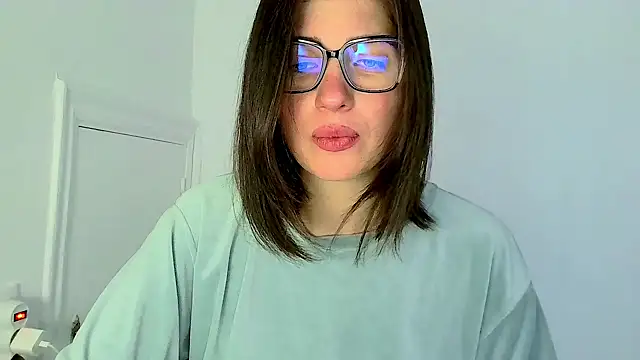 neferutt online show from 11.07.25