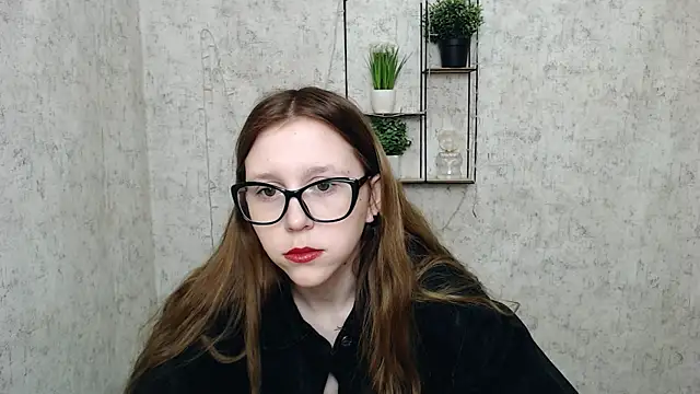 Snapshot of _MiraGold_ chatting on 03.09.25 MiraGold online show from 03.09.25