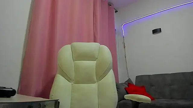 gaaby foxx online show from 10.21.25