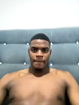 Snapshot of Dominic_Scott chatting on 12.19.25 Dominic Scott online show from 12.19.25