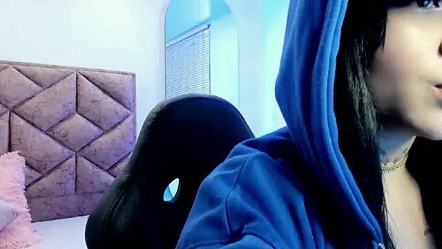 elaia muller  online show from 11.22.25