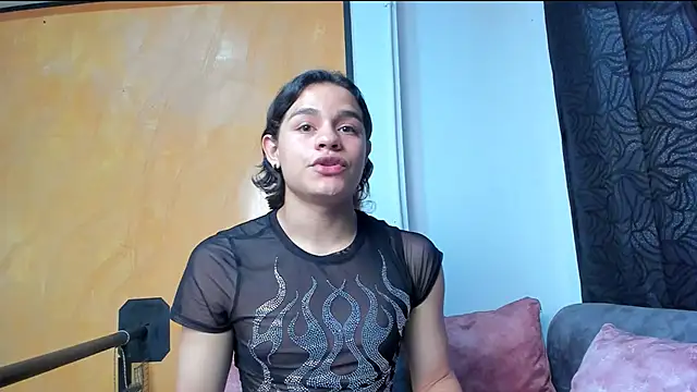 Snapshot of Moonroxe_ chatting on 03.12.25 Moonroxe  online show from 03.12.25