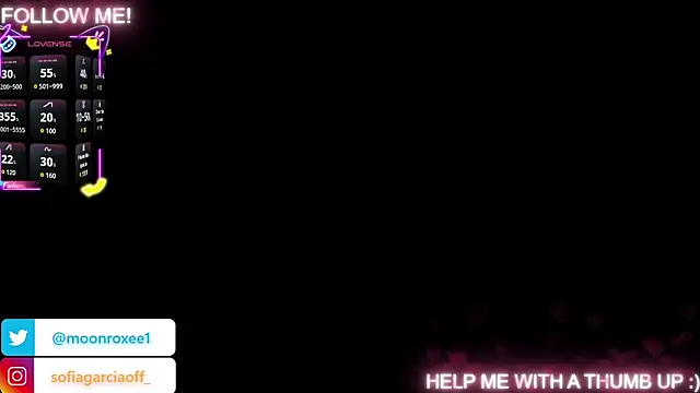 Snapshot of Moonroxe_ chatting on 10.08.25 Moonroxe  online show from 10.08.25