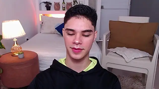 Snapshot of juanes_puthee chatting on 11.15.25 juanes puthee online show from 11.15.25