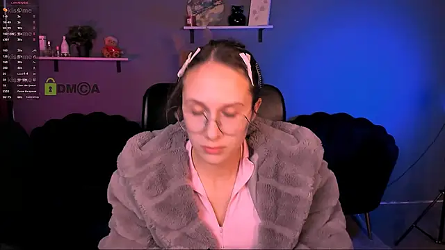 Snapshot of mona_cloud chatting on 10.19.25 mona cloud online show from 10.19.25