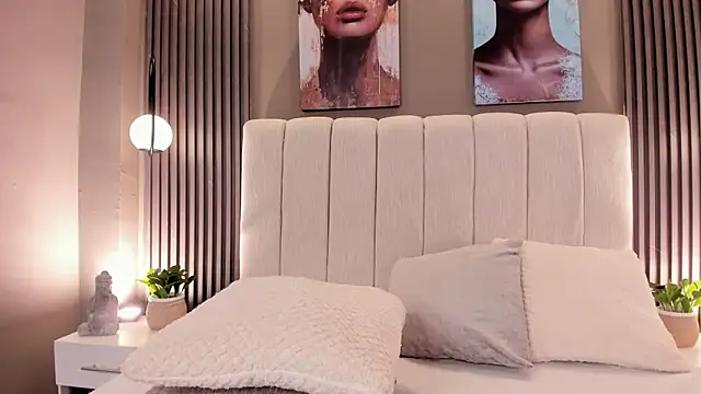 GiannaColling1 online show from 11.27.25