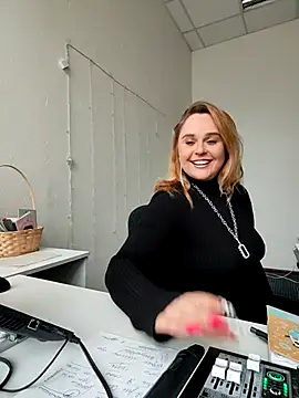 Juicy PeachLux online show from 03.17.25