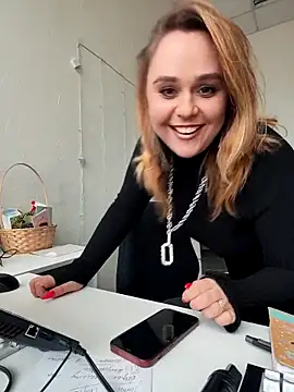 Juicy PeachLux online show from 03.17.25