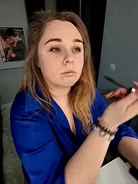 Juicy PeachLux online show from 11.13.25