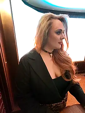 Juicy PeachLux online show from 11.21.25