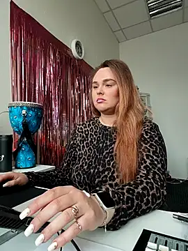 Juicy PeachLux online show from 12.03.25