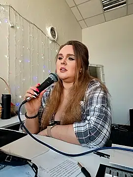 Juicy PeachLux online show from 04.17.26