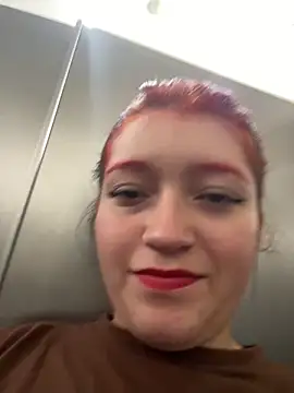 Snapshot of Karina_Leon chatting on 12.17.25 Karina Leon online show from 12.17.25