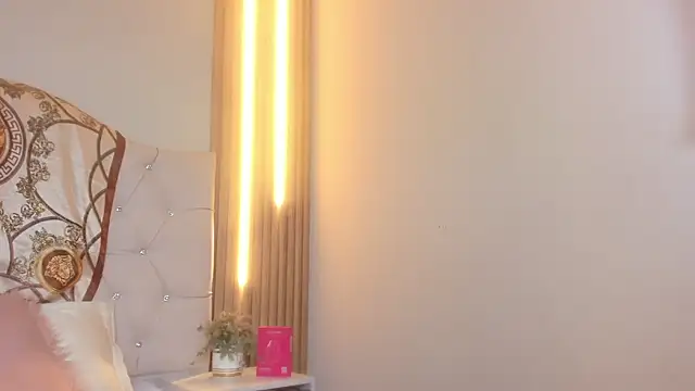 Alexa Bravva online show from 04.03.26