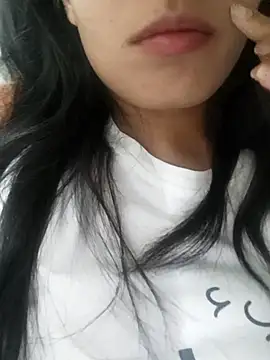 Snapshot of saraaxx1 chatting on 10.08.25 saraaxx1 online show from 10.08.25