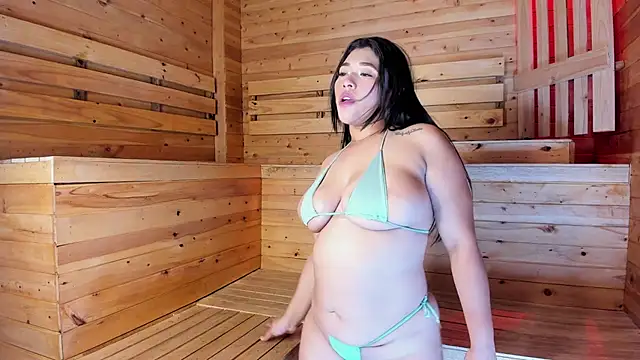 Snapshot of grace_tom chatting on 10.27.25 grace tom online show from 10.27.25