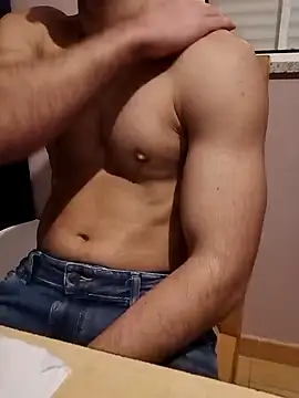 Snapshot of LucianDraven chatting on 03.05.25 LucianDraven online show from 03.05.25