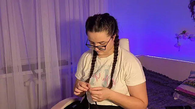 MiraLuccian online show from 09.21.25