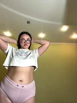 MiraLuccian online show from 10.12.25