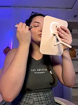 MiraLuccian online show from 11.04.25