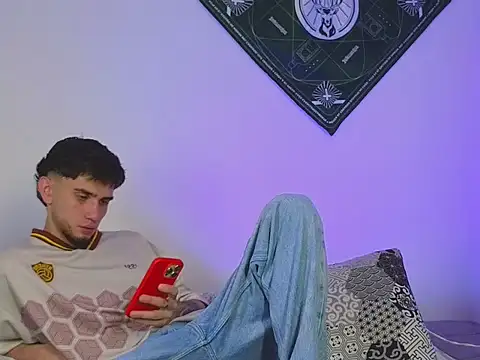 samevansx  online show from 10.04.25