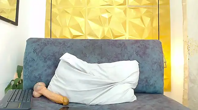 Small Hot19 online show from 03.11.25