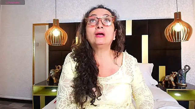 AlessandraLeroy online show from 11.21.25